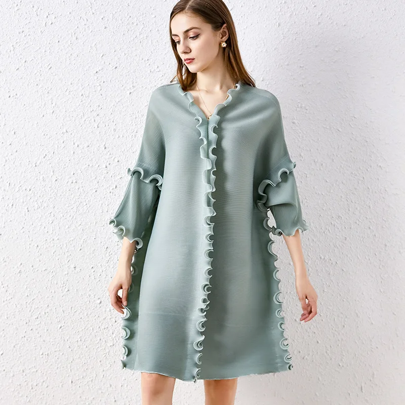 

Dress Summer Women Large Size V-Neck Solid Colour Stretch Miyake Pleated Three Quarter Sleeves Loose Horizontal Folds Dresses