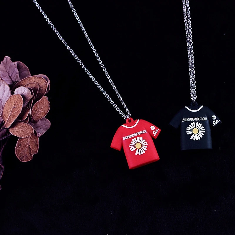 

Couple Creative Daisy Pendant Fashion Girlfriend Pendant Korean Hip Hop Student Necklace Trendy Brand Lady Necklace