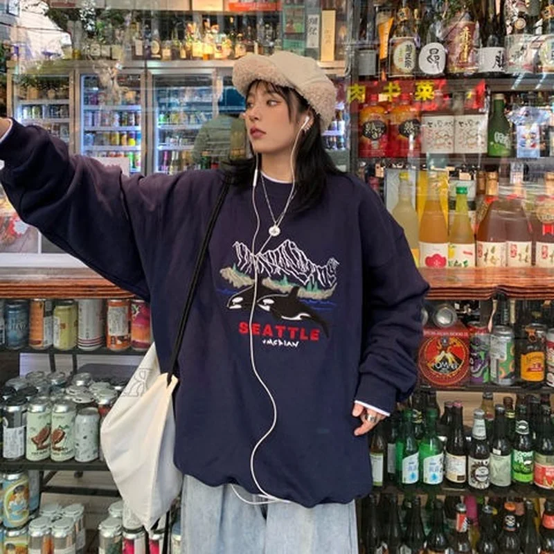 Свитшот женский весенний с круглым вырезом и вышивкой | Женская одежда