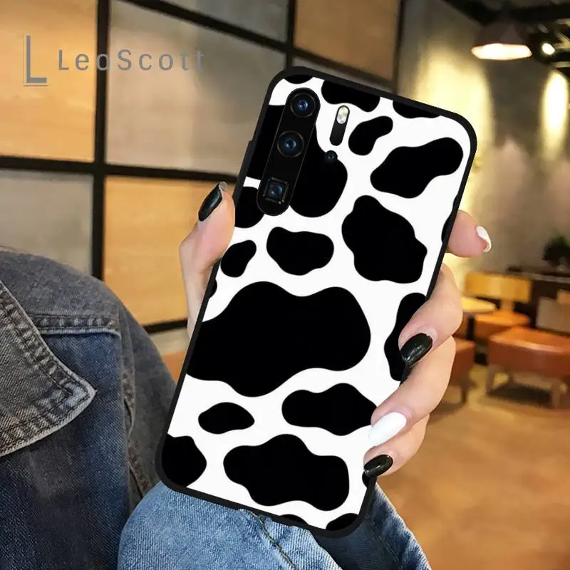 

Cow Milk Black White Phone Case For Huawei honor Mate P 9 10 20 30 40 Pro 10i 7 8 a x Lite nova 5t Soft silicone funda cover