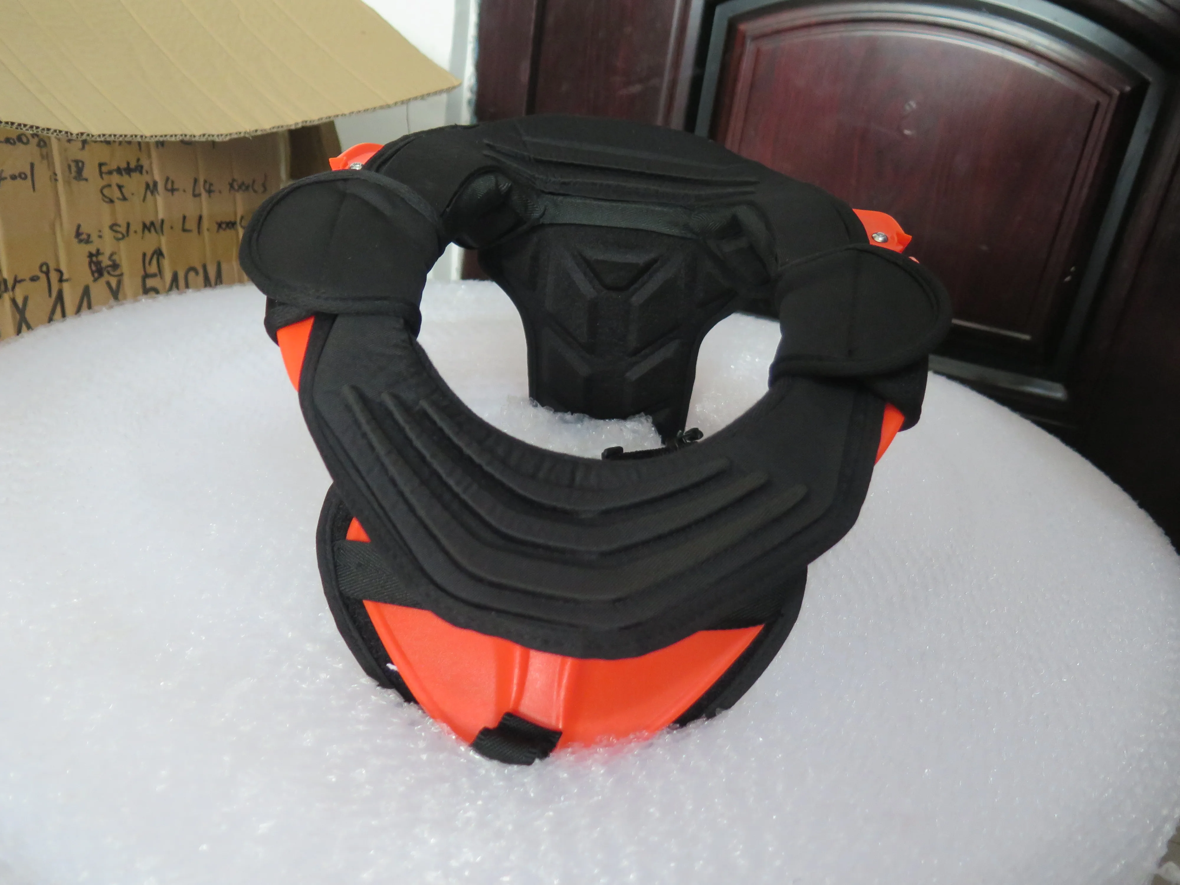 Цвет оранжевый для мотокросса экстремального скалолазания шеи поддержки шлема