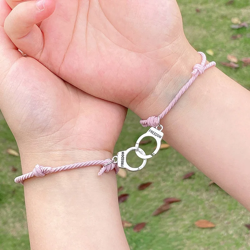 

2021 New Punk Street Hip-Hop Personality Creative Small Handcuff Bracelet a Pair of Accessories for Men and Women Ornament Gifts