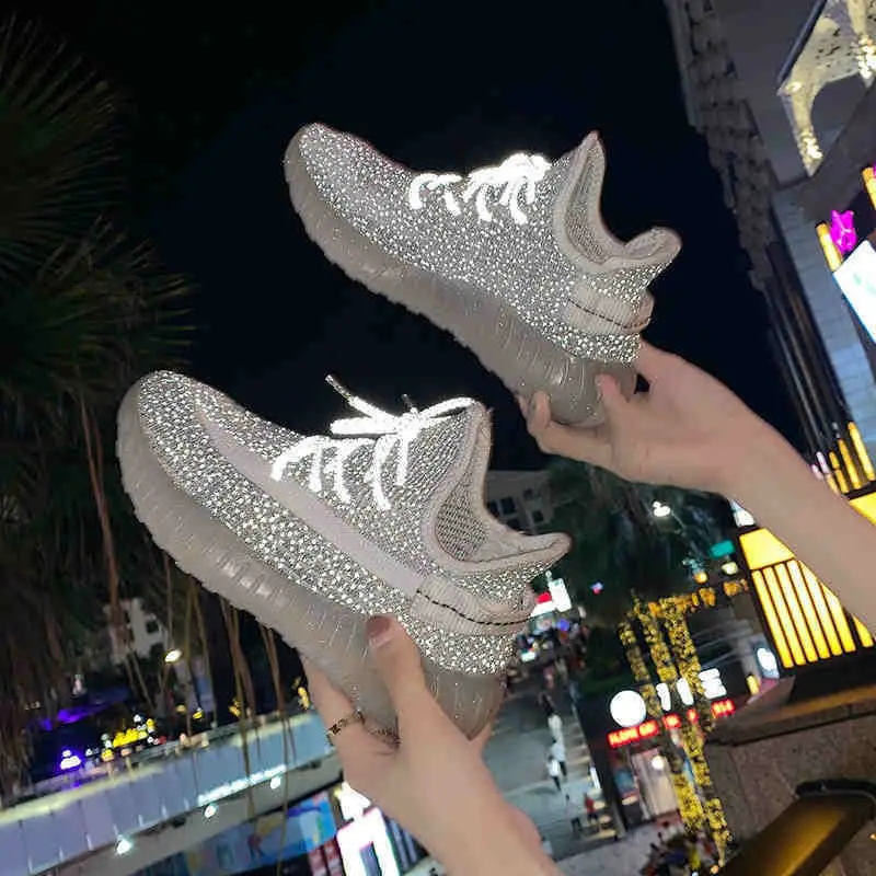 

2021 New Sneakers Women and Man Casual Breathable Sport Shoes Lace Up Loafers Ladies Sneakers Outdoor Walking Running Shoes