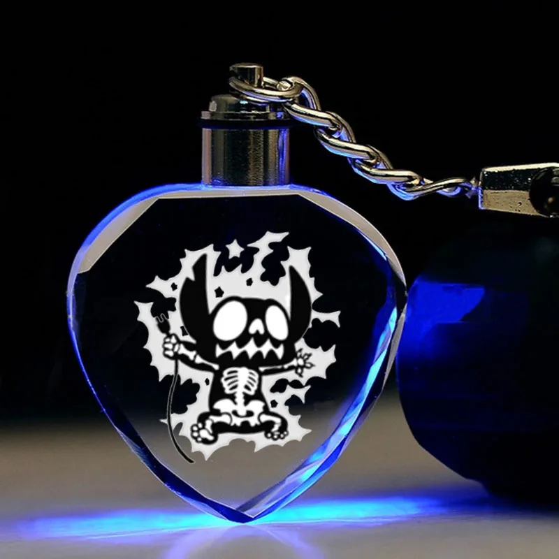 Стежком Дисней в форме сердца с украшением виде кристаллов героями мультфильмов