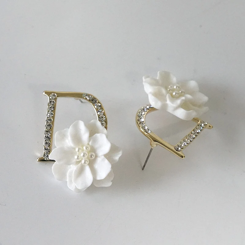 

2019 D Earrings For Women Luxury High Brand Simulated Flower Earrings Gold Color Hot Allergy Free Fashion Cute Crystal Letter