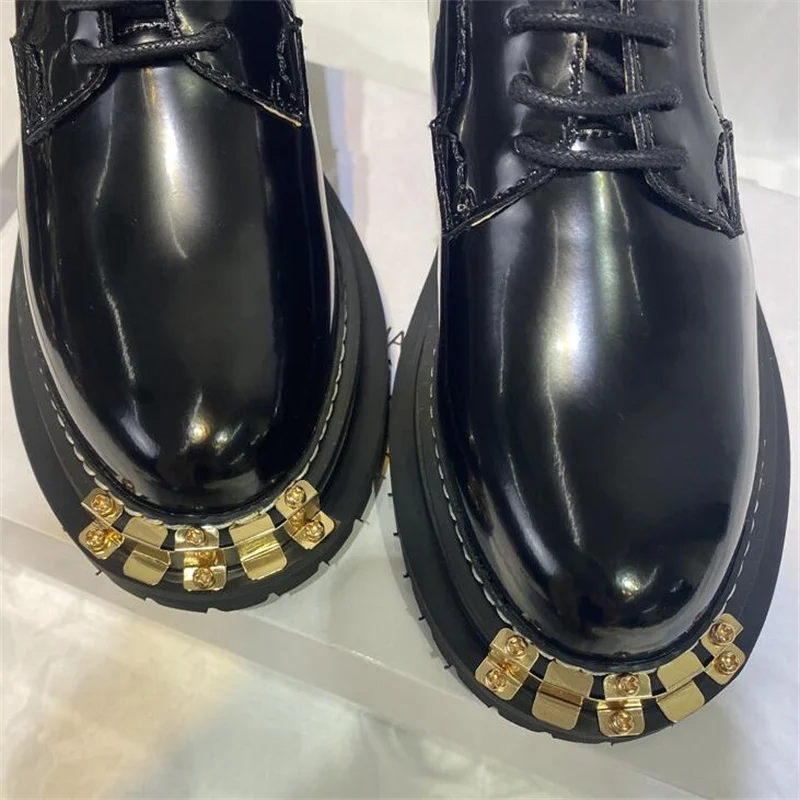 Женские туфли с круглым носком туфли-лоферы металлическими булавками оксфорды