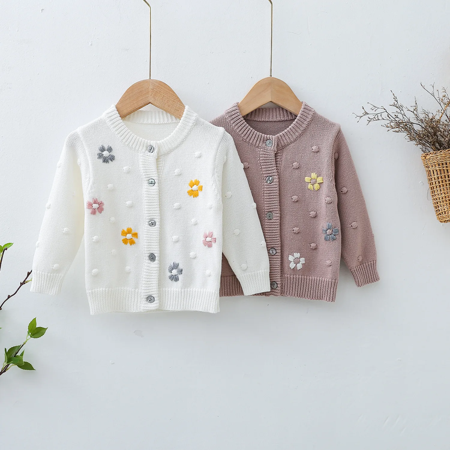 

Свитер для малышей, кардиган, вязаный хлопковый топ с круглым вырезом, на пуговицах, Осень-зима, детская одежда с цветочной вышивкой