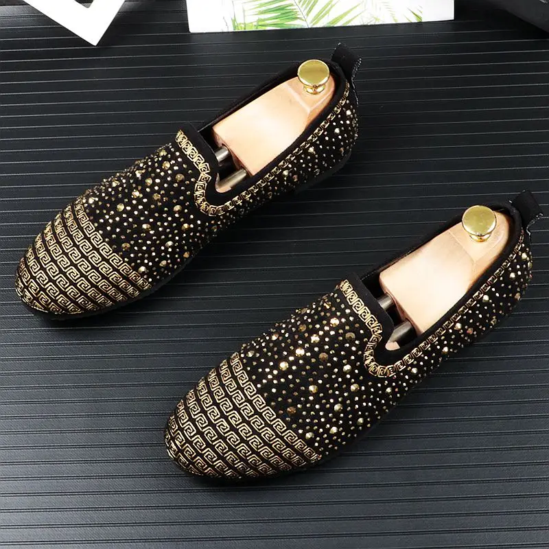 Новинка 2020 роскошные мужские туфли Стразы с острым носком на плоской подошве