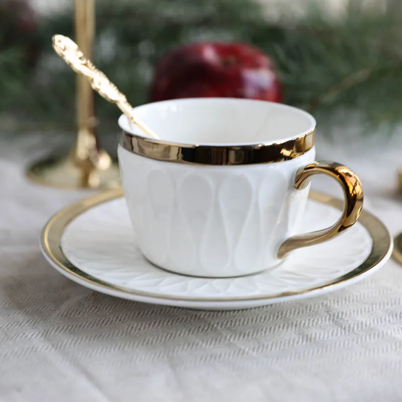 British gold rimmed ceramic cutlery plate bowl cup and dish Christmas | Дом и сад