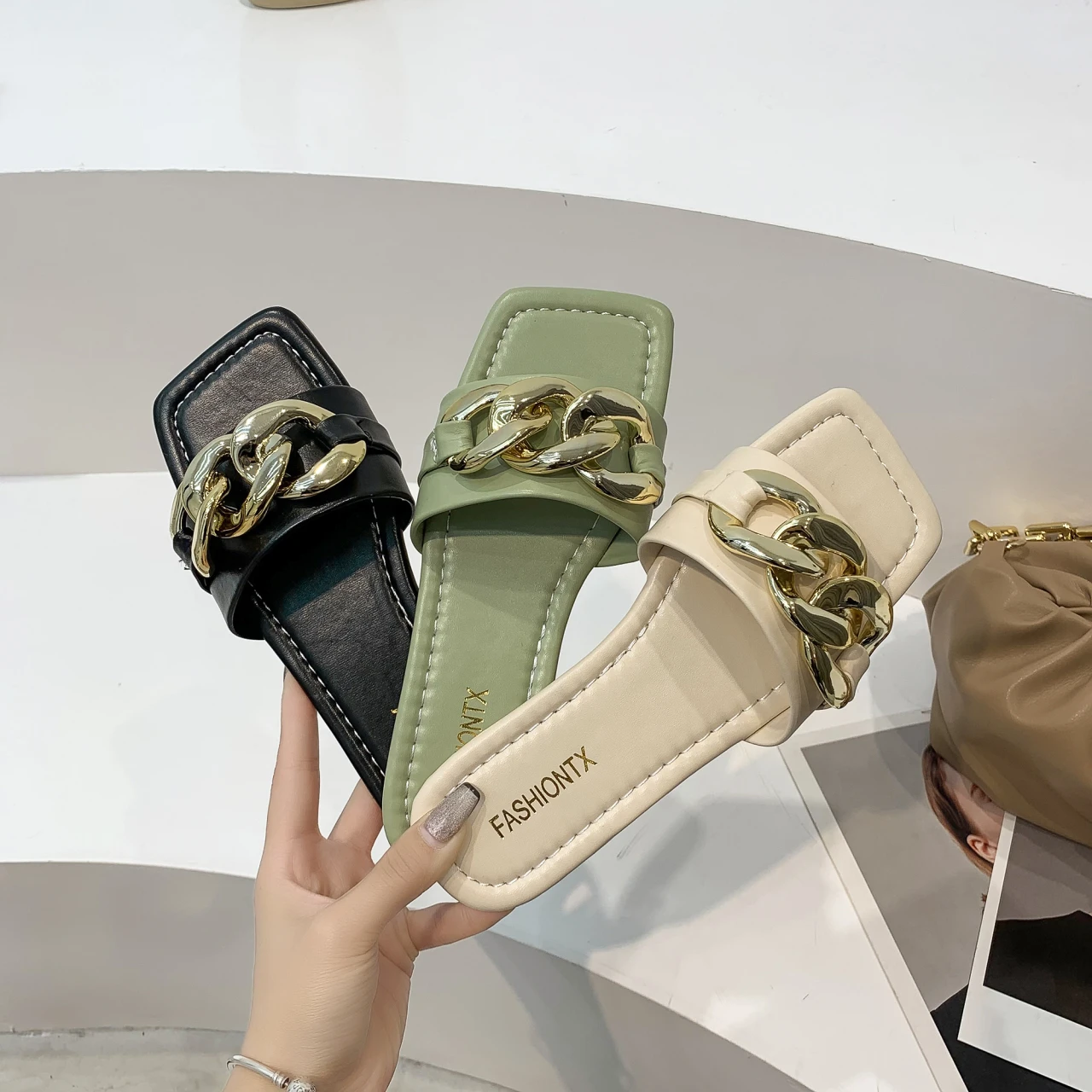 

Women's Slippers 2021 Summer Transparent Chain Luxury Square Head Flat Heel Female plus size outdoor beach comfortable Sandals