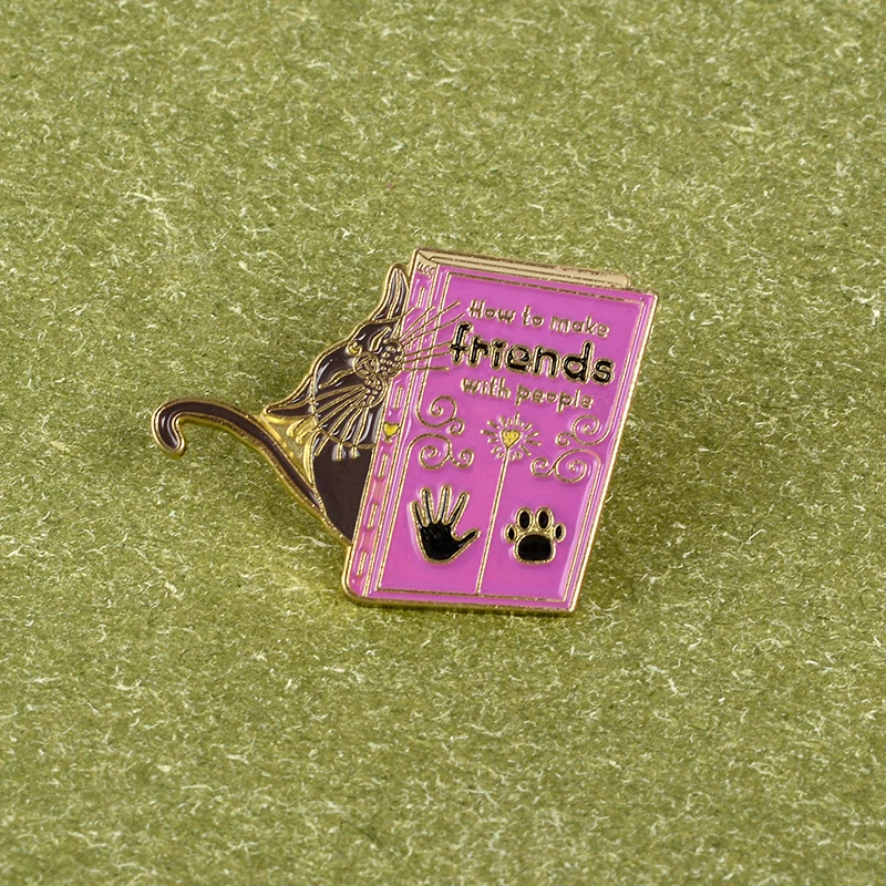 Позвольте нам стать друзьями! Стильная футболка с изображением персонажей