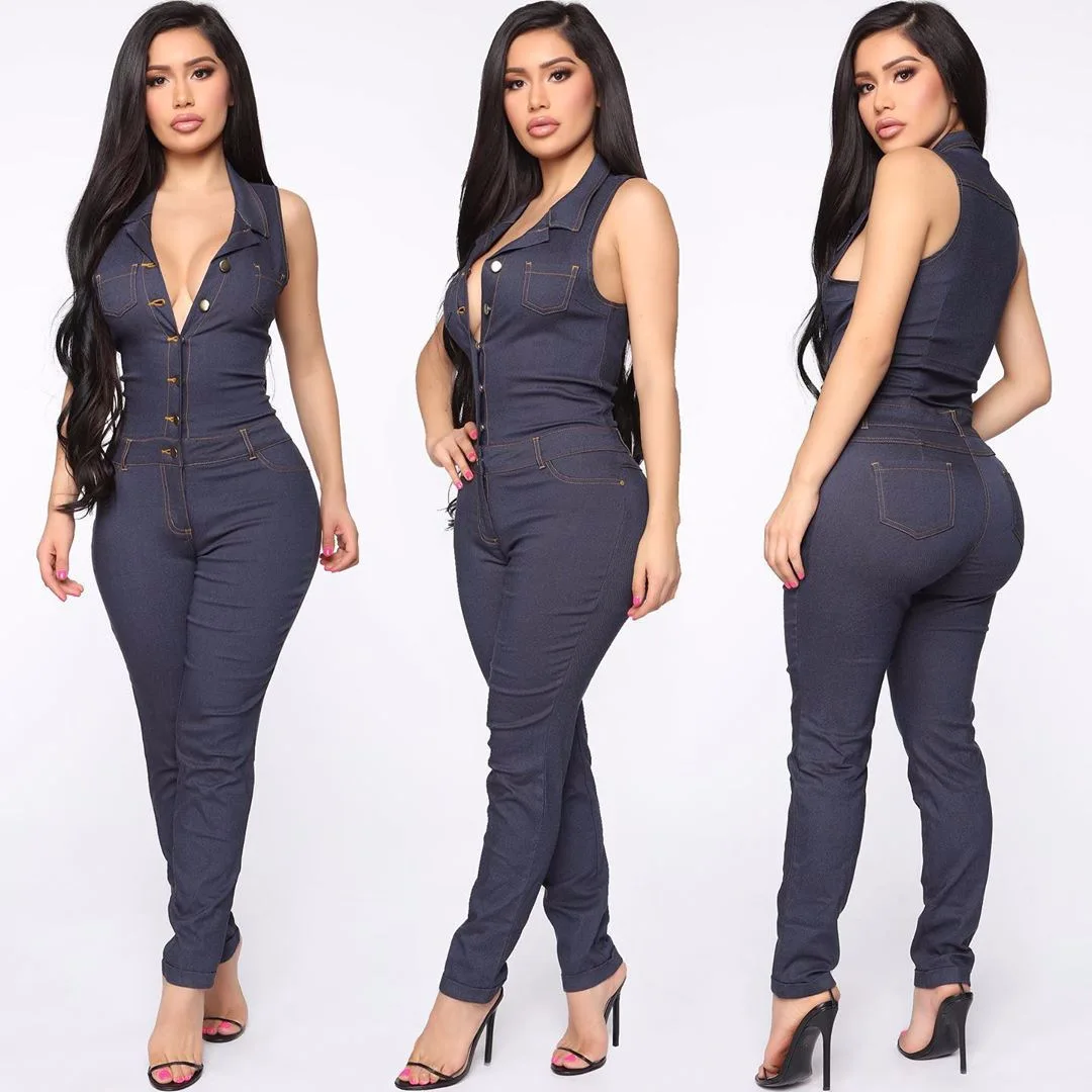 Комбинезон джинсовый женский короткий на одной пуговице пикантный облегающий