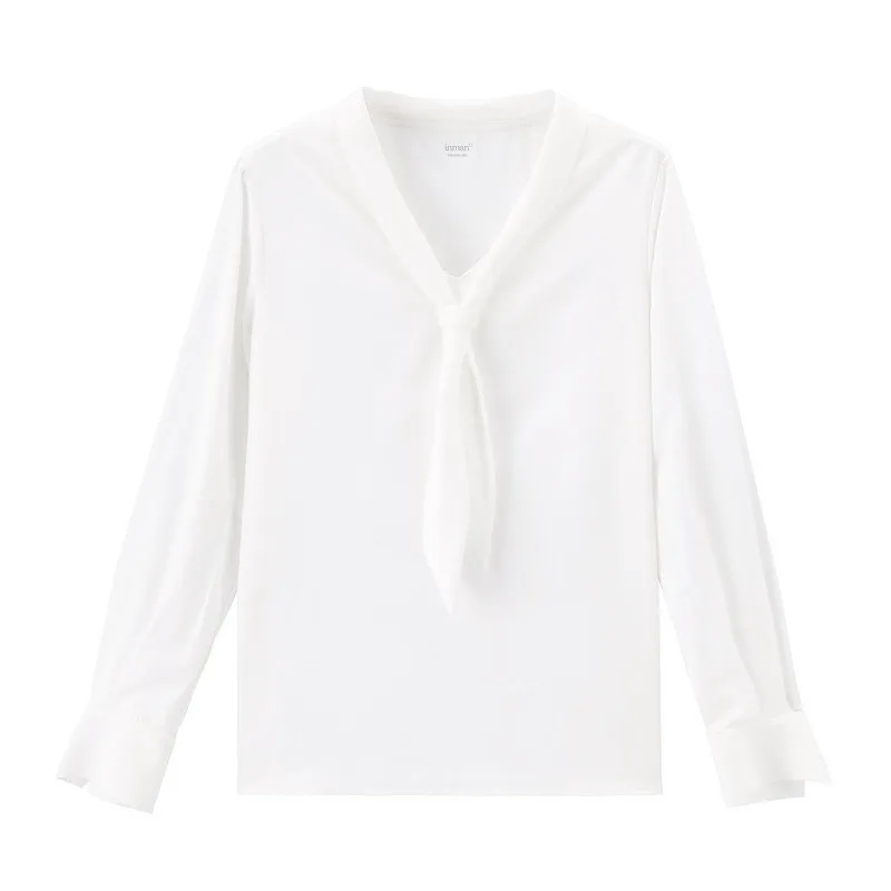 Женская блузка с галстуком бабочкой из гладкого материала треугольным вырезом