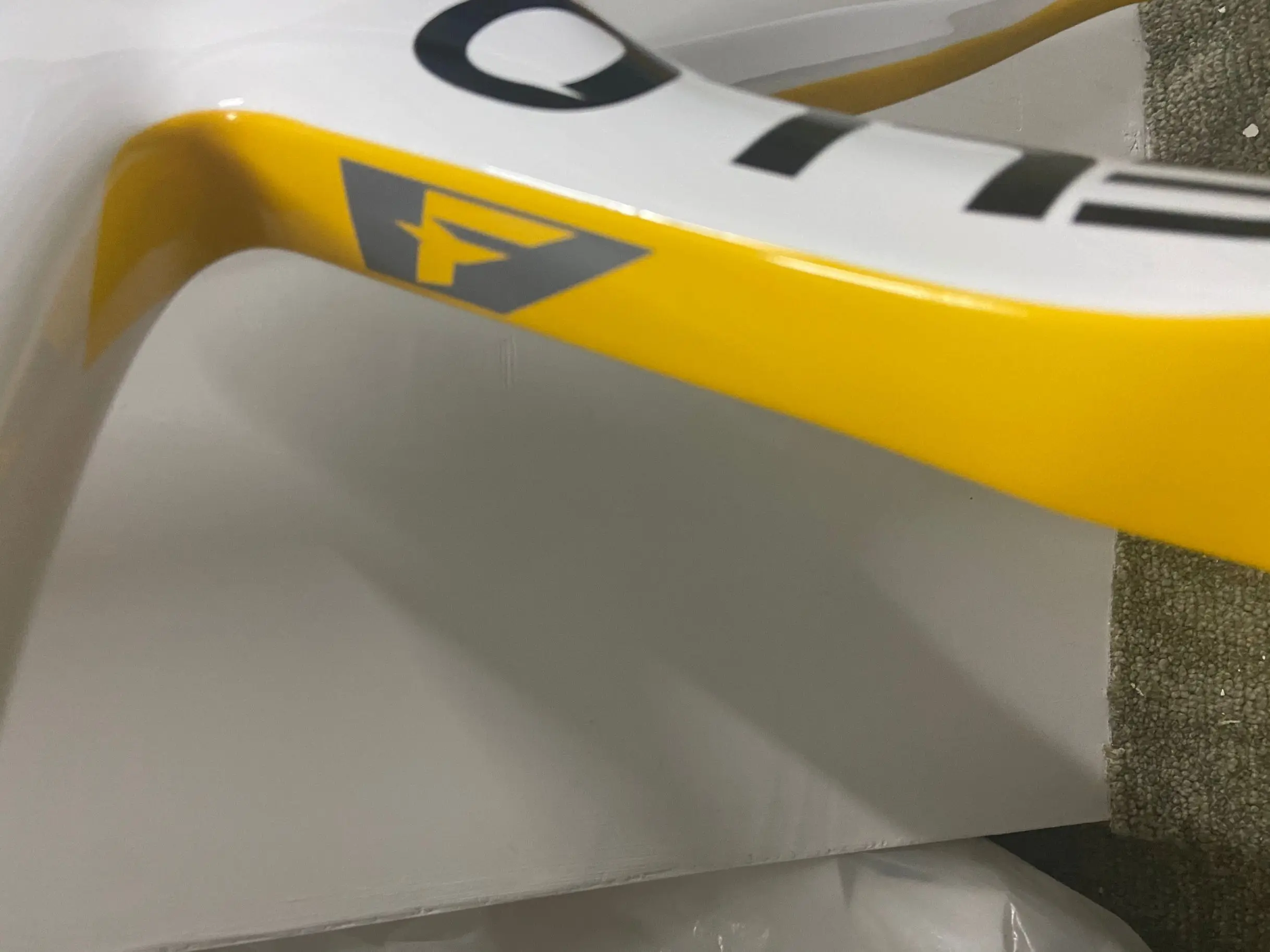 

F style bike carbon frame yellow white glossy full carbon bike frameset disc brakes or rim brakes fit di2 groupset bsa in stock
