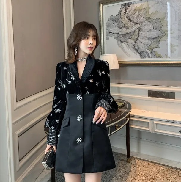 Женское платье с V образным вырезом маленькое однобортное воздушным рукавом и