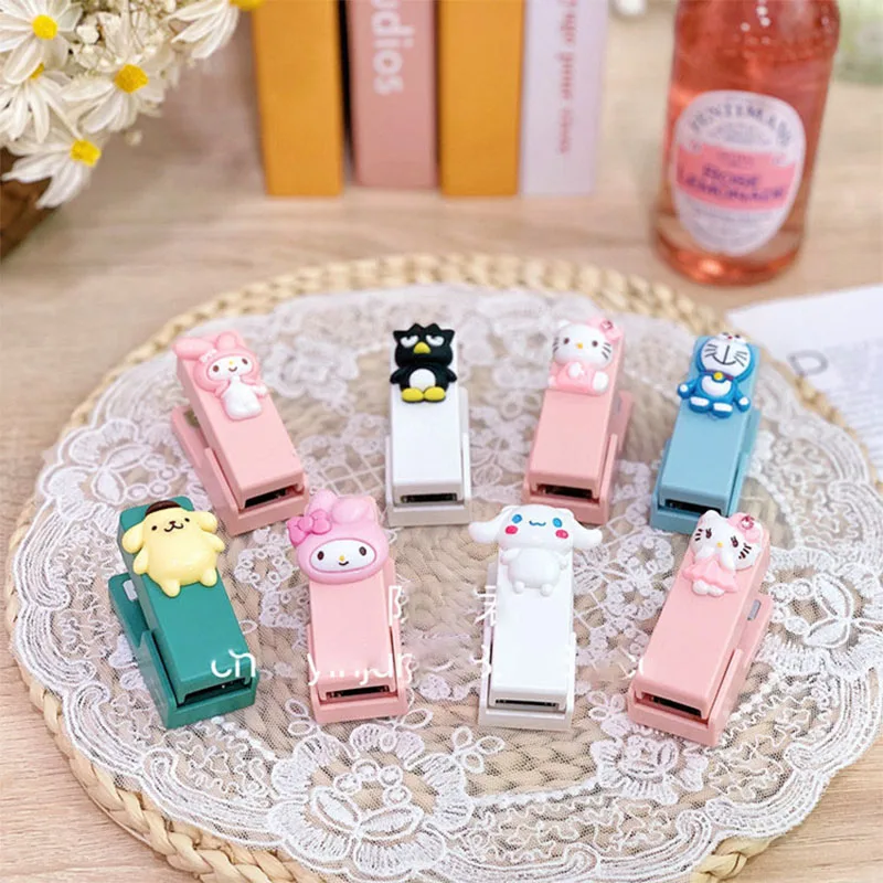 

Мини степлер Kawaii My Melody Kuromi Cinnamoroll милый аниме Kt Xo портативный небольшой экономичный канцелярский степлер подарки для девочек