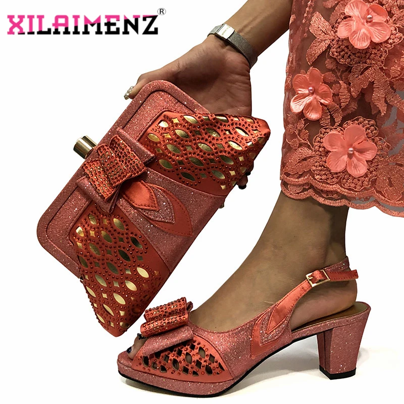 Новое поступление весенние босоножки кораллового цвета и сумочка в комплекте