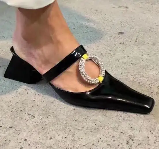 Moraima Snc Лето квадратный носок сандалии на толстых каблуках украшенные