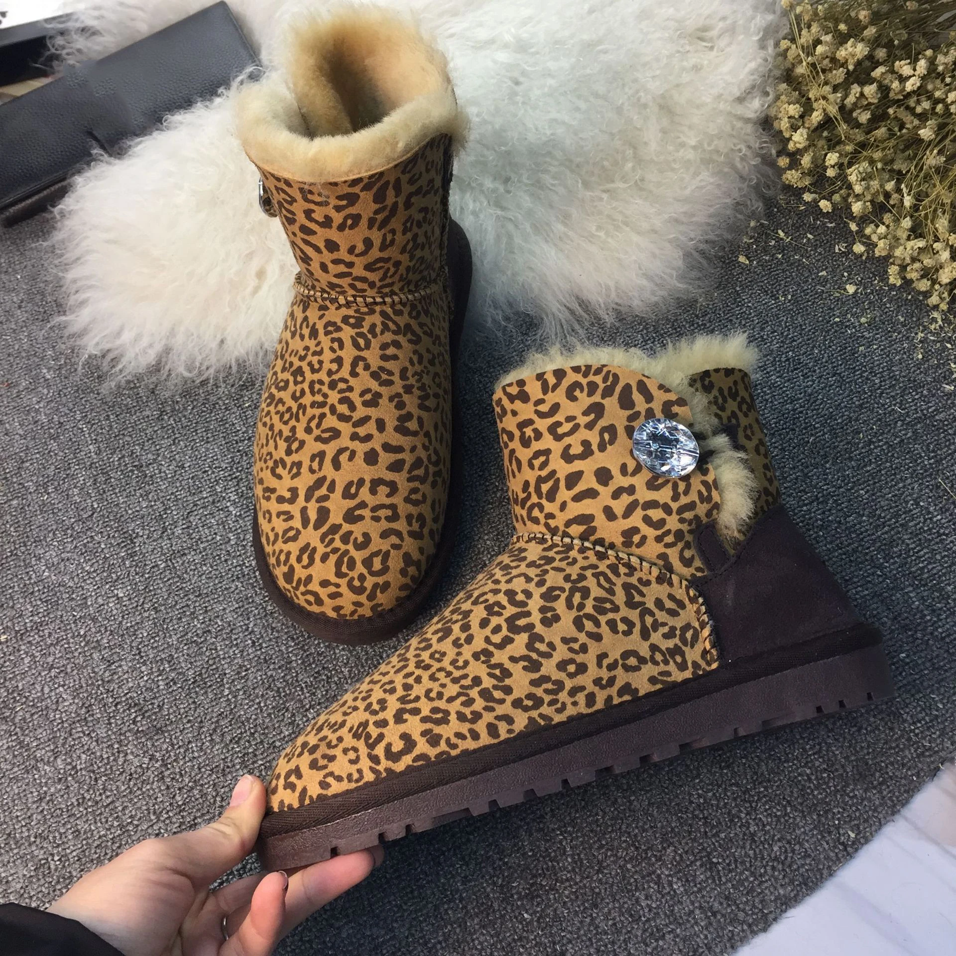 Leopard as pic Модные зимние ботинки из натуральной овечьей кожи; классические женские ботинки в австралийском стиле; ботильоны с натуральным мехом; теплые шерстяные зимние ботинки; обувь - Цвет: Leopard as pic