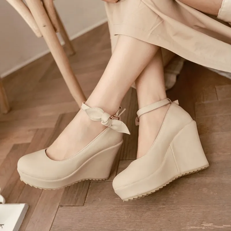 

US4-11 Womens Platform Round Toe Belt Buckle Wedge High Heel Retor Bowknot Lolita Shoes Pumps All-matched 3Colors Plus Size M07