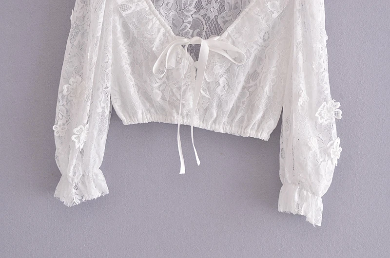 

Splend Moda 2021 Summer New White Romantic Sexy V-Neck Lace Ruffled Neckline Embroidered Puff Sleeve Short Lace Blouse Top Women