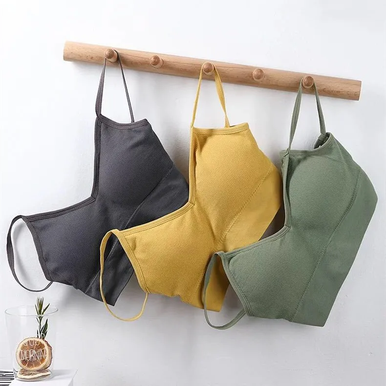 С низким вырезом на спине спортивный бюстгальтер чашечки расположены рядом