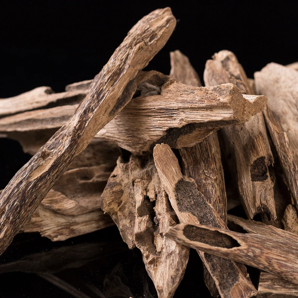 

20g Agarwood worm leaking wooden block Hainan pure natural worm eye bubble wine scraping wood fragrance wood