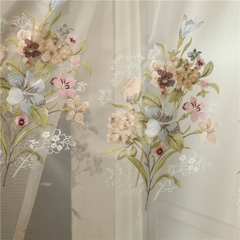 Бежевые высококачественные жаккардовые затемняющие шторы из синели с цветами