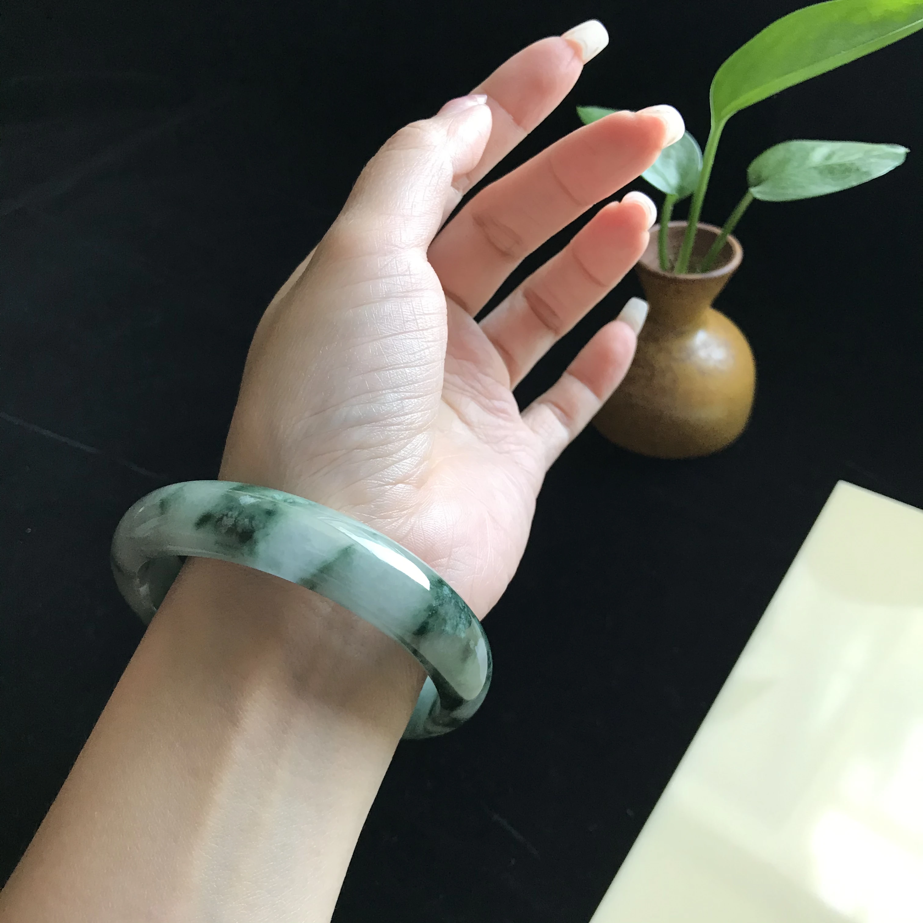 

100% подлинный высококачественный браслет из нефрита стандартная бижутерия для женщин 60 мм (с сертификатом)