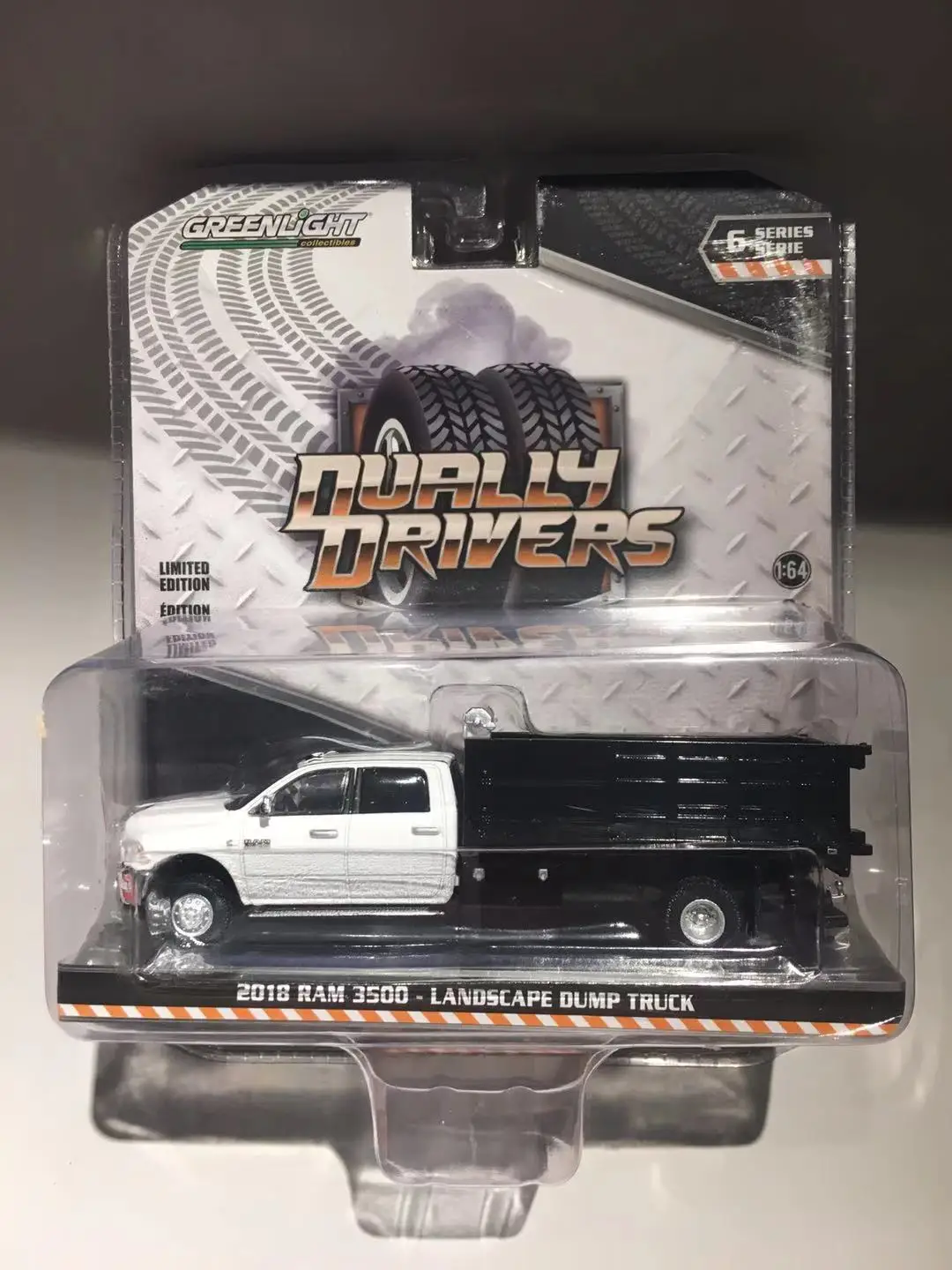 

Greenlight 1/64 2018 RAM 3500 LANDSCAPE Dump Truck Die Cast Model Car Collection Limited