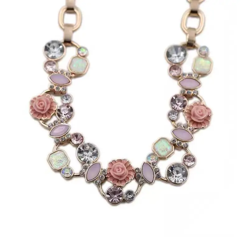 

The new style is overwrought flower necklace with sweet super fairy clavicle chain and elegant accessories