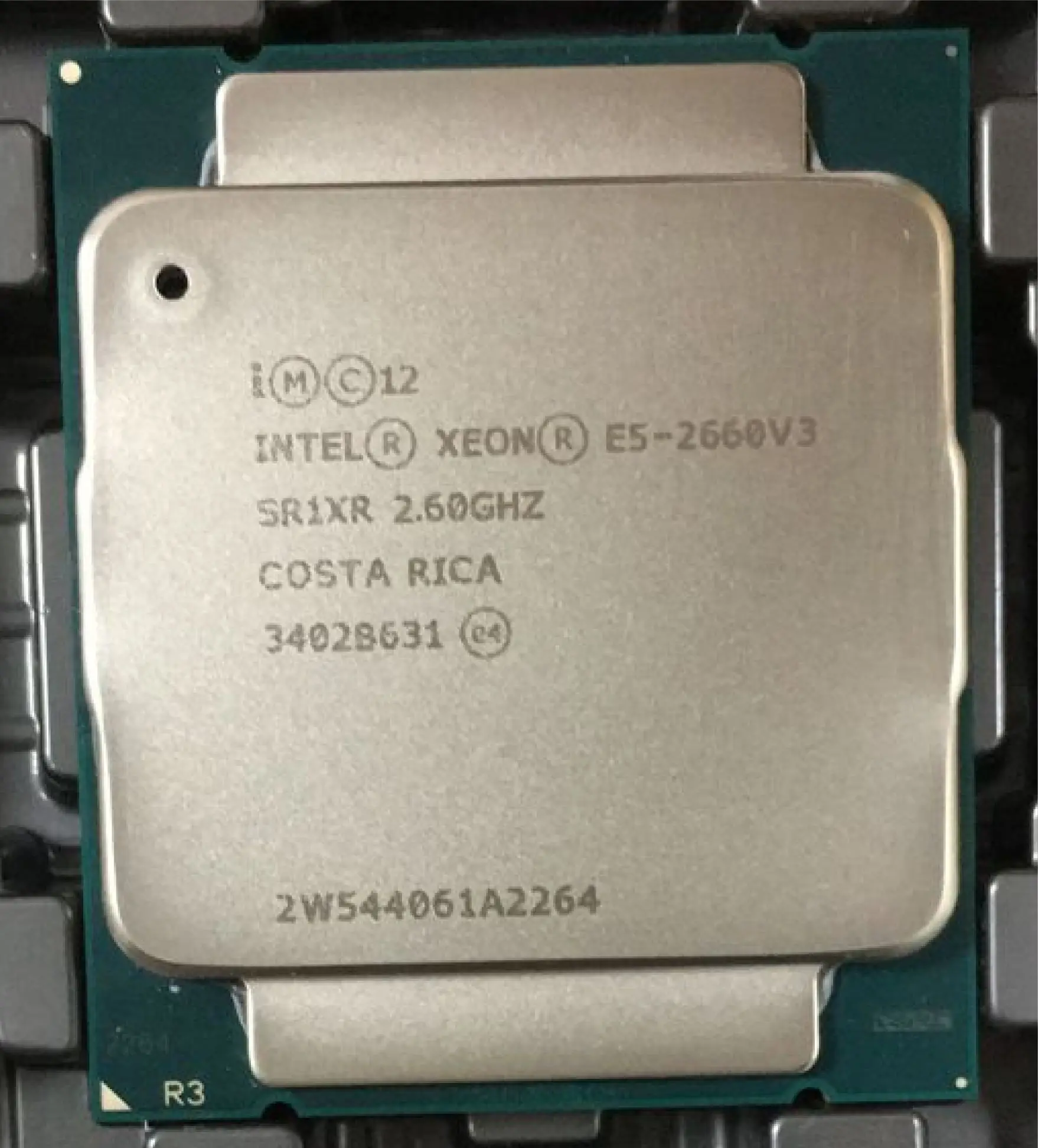 Процессор XEON 10 ядер 2 60 ГГц 25 Мб SmartCache V3 DDR4 1600/1866/2133 TDP 105 Вт с процессором / |