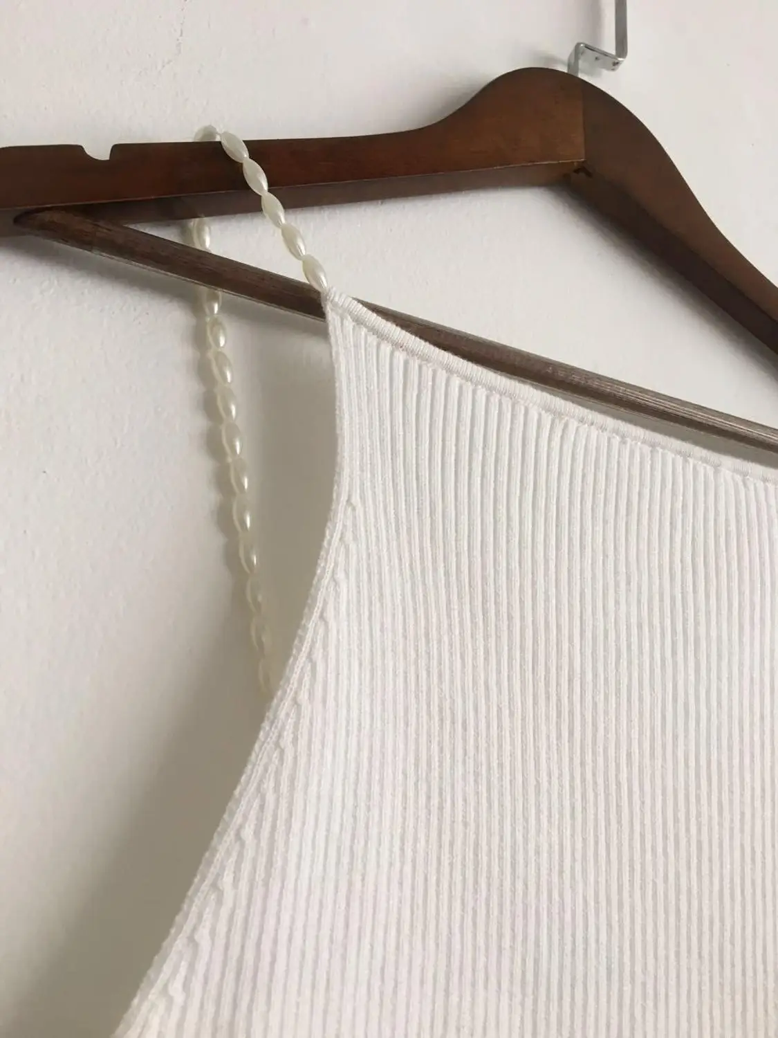 

Black and White Knit Tank Top Pearl Strap Sleeveless Backless Tops