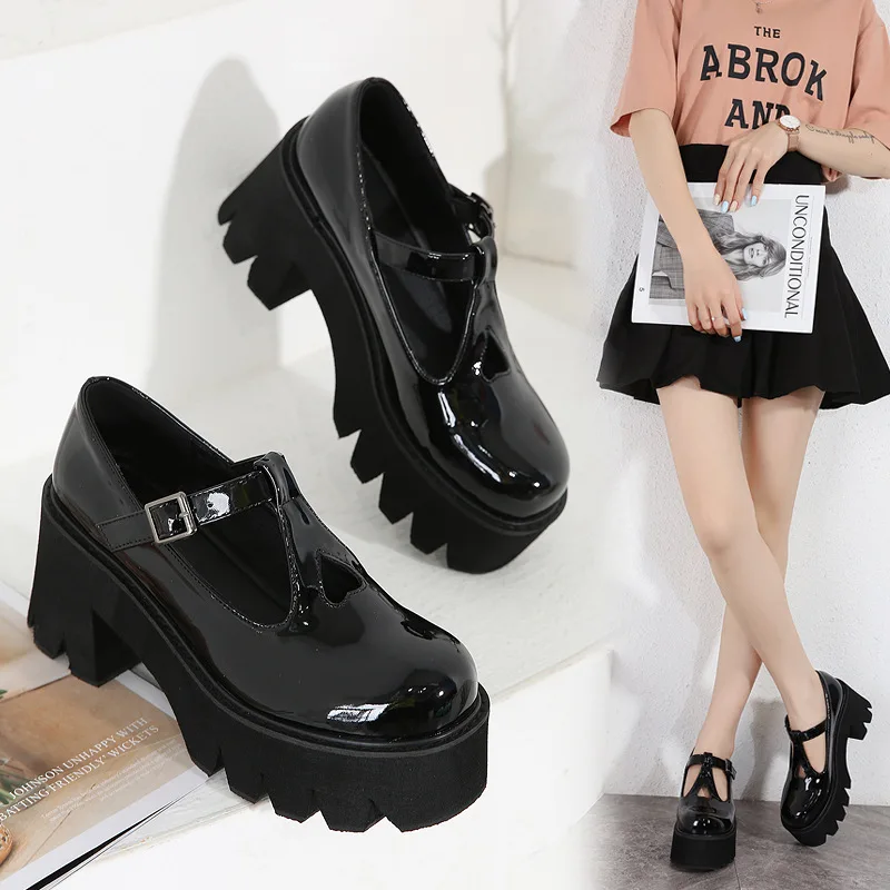 

Туфли на каблуке-копытце из искусственной кожи