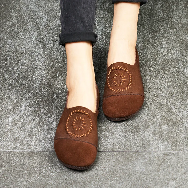 Женские кожаные лоферы мягкая обувь серого цвета весенняя женская на плоской