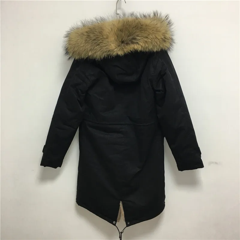 Новинка Женская парка из меха енота черная Красивая длинная куртка