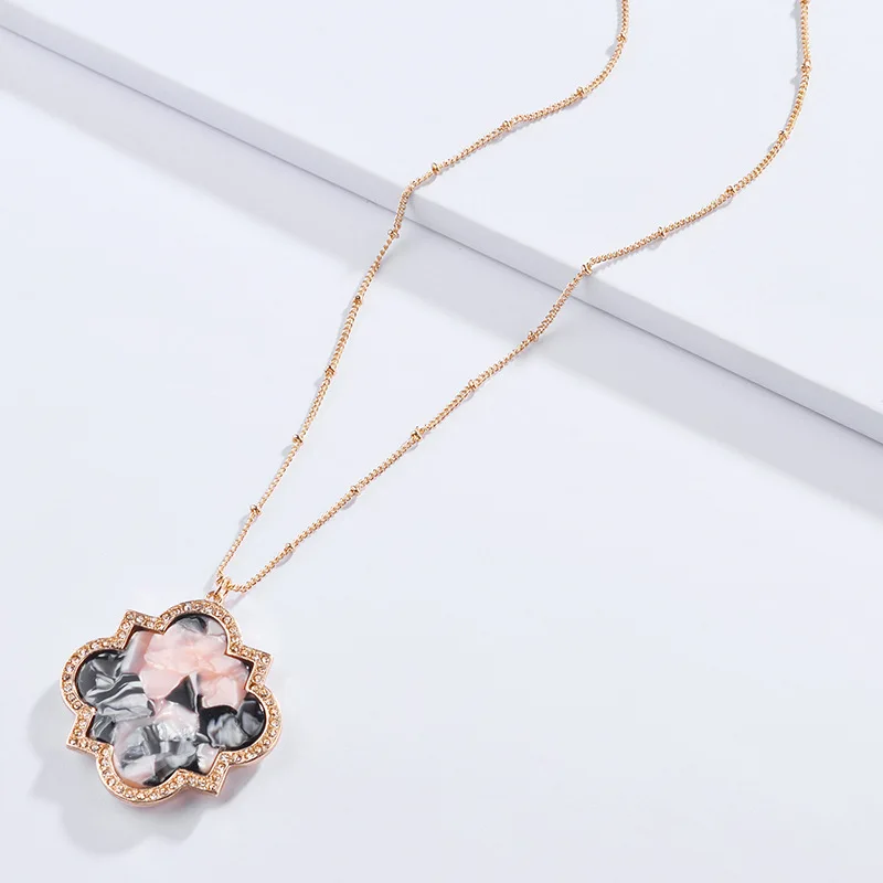 Длинная цепочка с подвеской в виде Сатурна кристаллами | Украшения и аксессуары