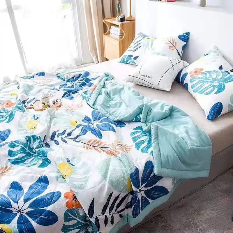 

A Summer Machine Washable Air Conditioning Quilt With Full Embroidered Rain Silk Cotton