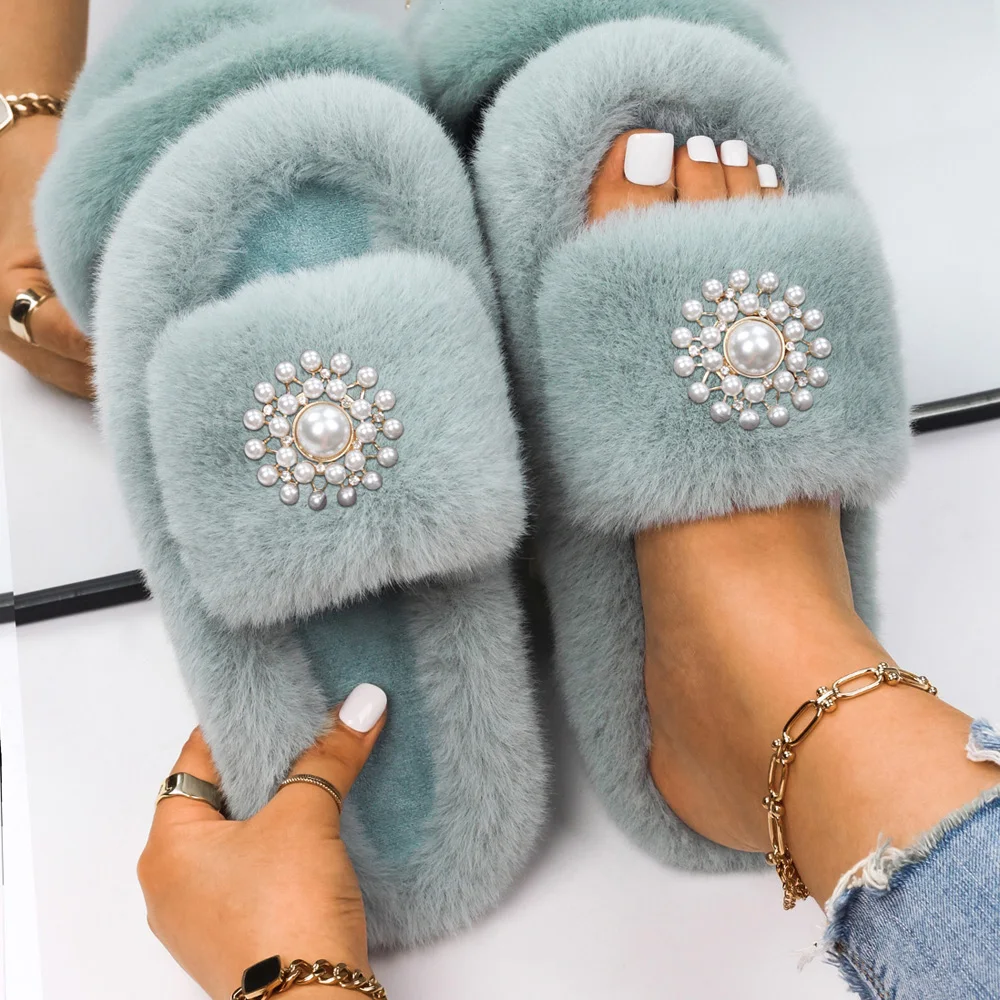 Women Pearl Decor Faux Fur Slippers Female Chic Indoor Fur Slides Thick Bottom Fluffy Slippers Platform Sandals Designer Shoes