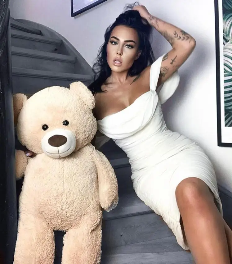 Женское плиссированное платье до колен однотонное облегающее с