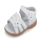 Сандалии из натуральной кожи для девочек, летняя обувь с открытым носком и цветами, на ремешках, белые, розовые, красные, для начинающих ходить детей