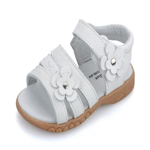 Сандалии из натуральной кожи для девочек, летняя обувь с открытым носком и цветами, на ремешках, белые, розовые, красные, для начинающих ходить детей