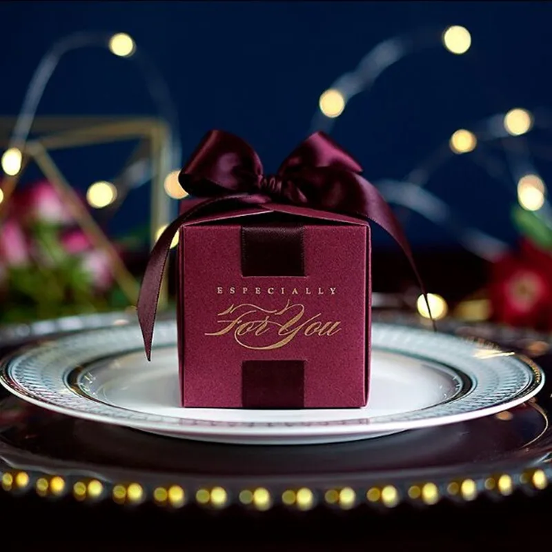 

New DIY 50pcs 6.5x6.5x6.5cm Golden wine red wedding sugar box European retro wedding sugar box simple wedding sugar trumpet