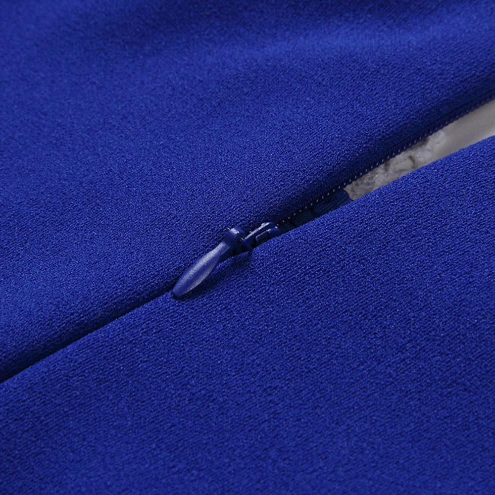 Элегантное платье трапециевидной формы с высоким воротником и рукавами три