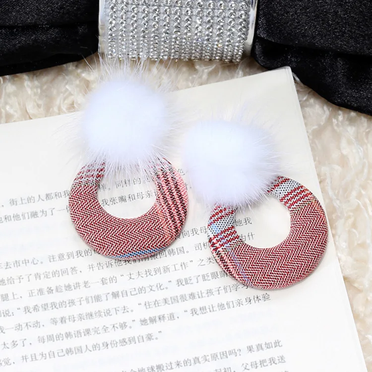 

Autumn Winter Fur Pom Pom Ball Plaid Round Circle Dangle Earring Korean Cute Mink Flurry Ball Retro Earrings For Women Jewelry