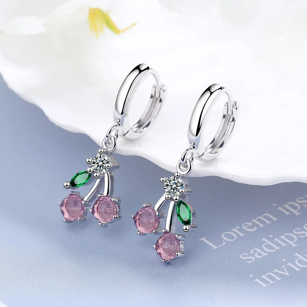 

Женские серьги серебряного цвета с фианитами