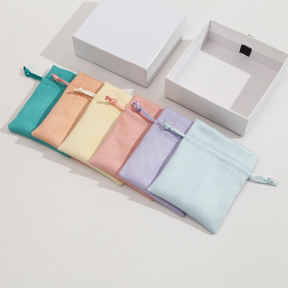 50pcs Velvet Jewelry Bags Christmas Wedding Candy Bags Party Decoration Drawable Pouches Gift Pouches Jewelry Packaging Display