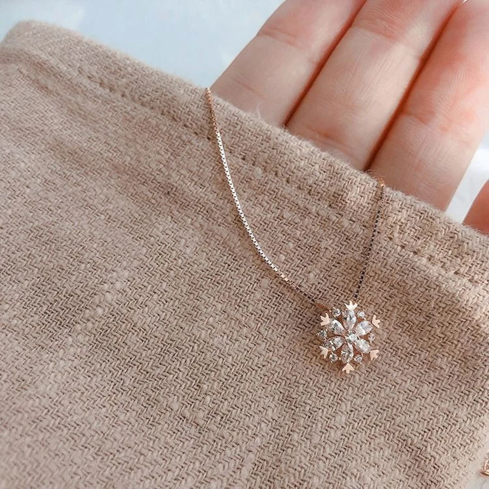 

Flash Cubic Zircon Snowflake Pendant Necklace Fashion Clavicle Chain Rose Gold Silver Necklace For Women Valentine's Day 2021
