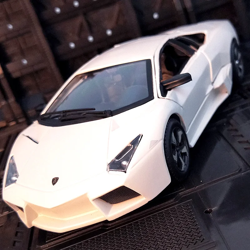 Модель автомобиля из сплава Bburago 1:24 Lamborghini Reventon коллекционная игрушка в