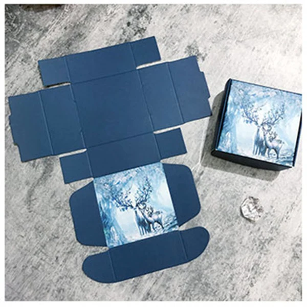 Картонные коробки с рисунком рождественского оленя складные из крафт-бумаги